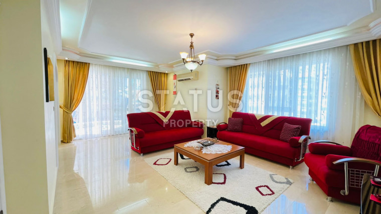 Трёхкомнатная квартира в 50м от моря в Махмутларе. 145м2 фото 1