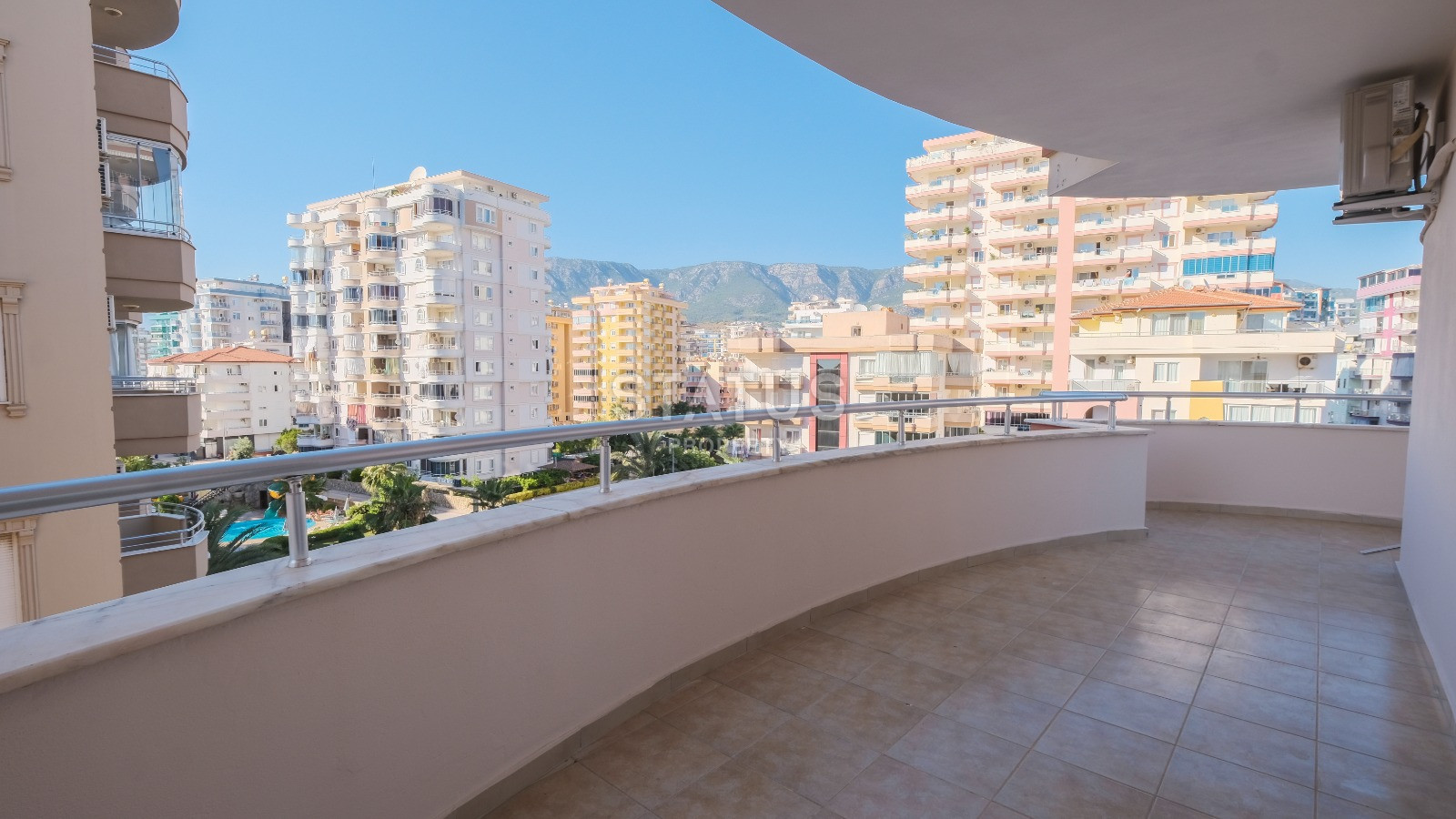 Квартира 1+1 с ремонтом у моря, район Махмутлар, 90 м2 фото 1
