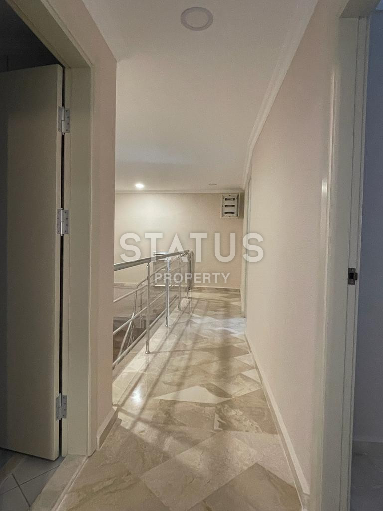 Большая квартира 4+1 с собственным выходом в бассейн в Махмутларе. фото 5