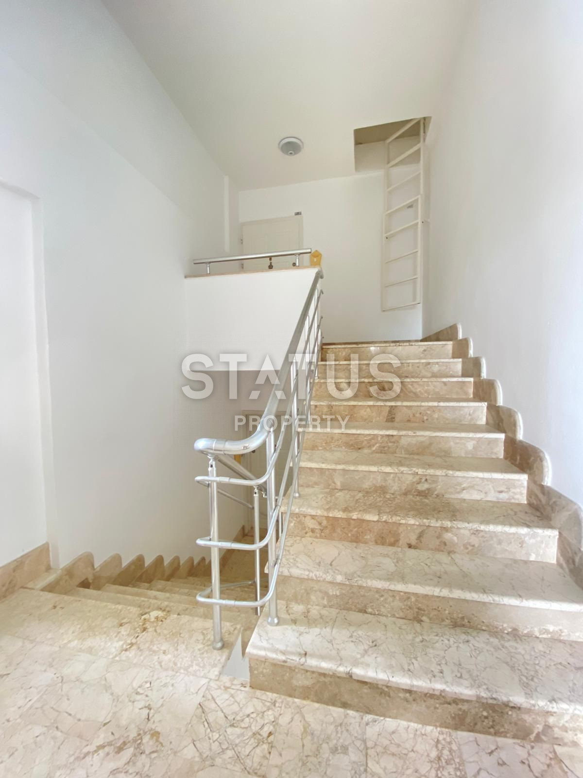 Panoramic two-level penthouse in the Bektash area. 250m2 фото 22