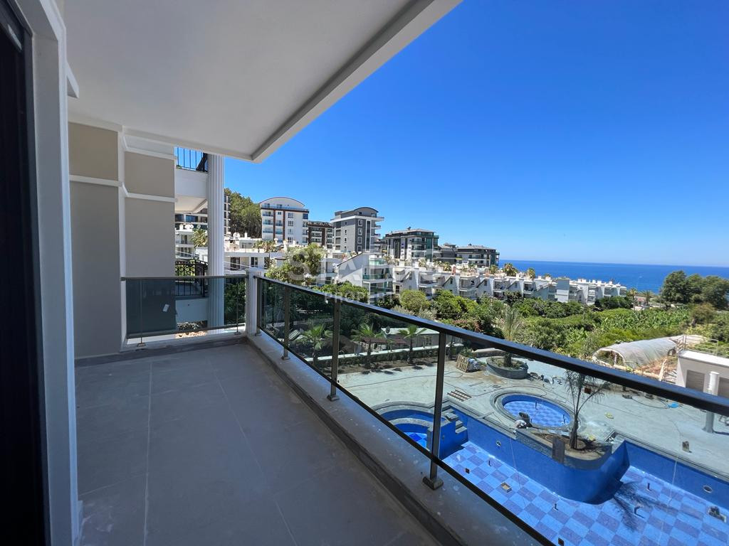 2 apartments: duplex with a garden and 1+1 in a new premium class residential complex in Kargicak. фото 6