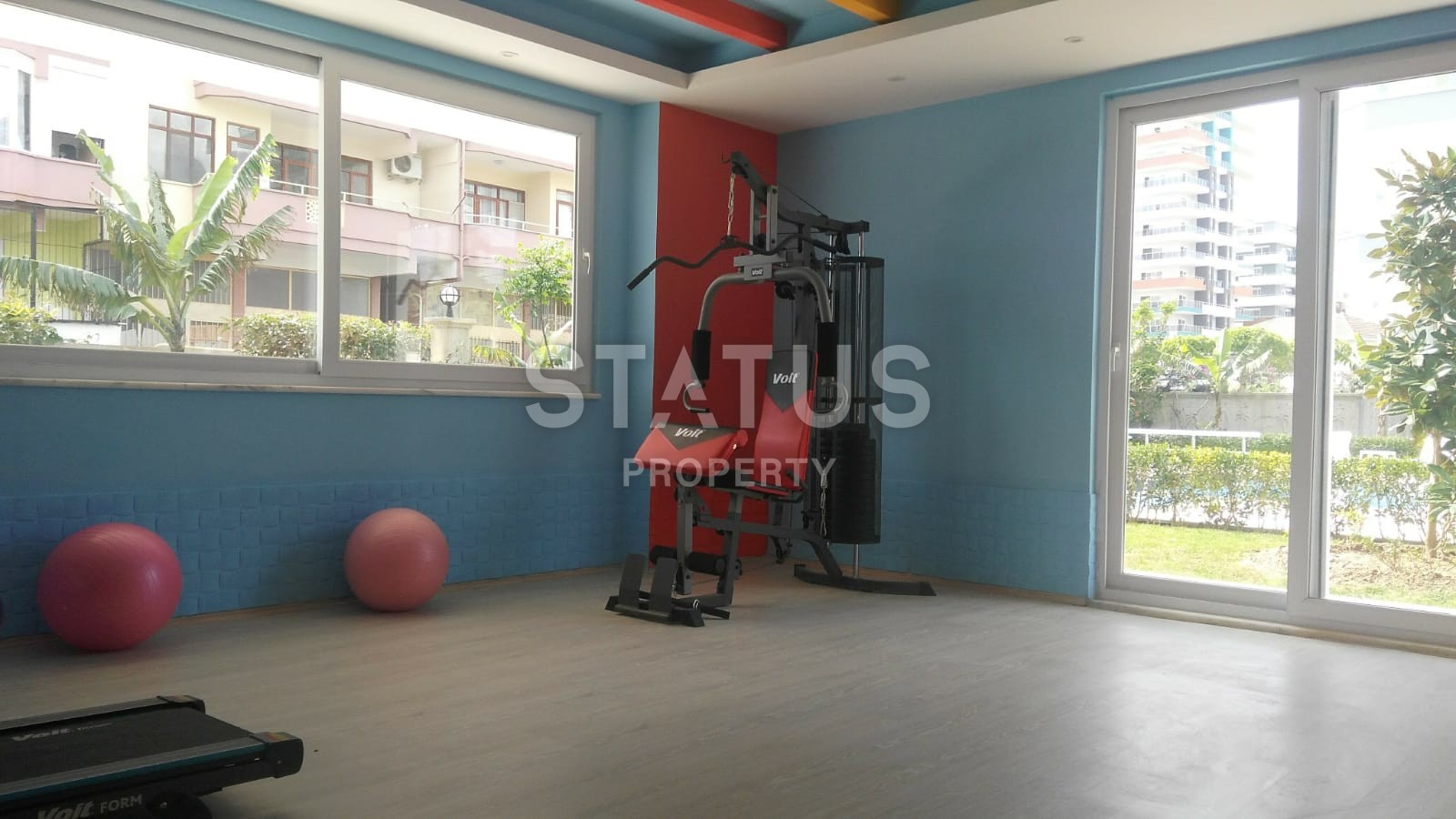 Просторная двухкомнатная квартира в комплексе с бассейном, 75 м2 фото 12