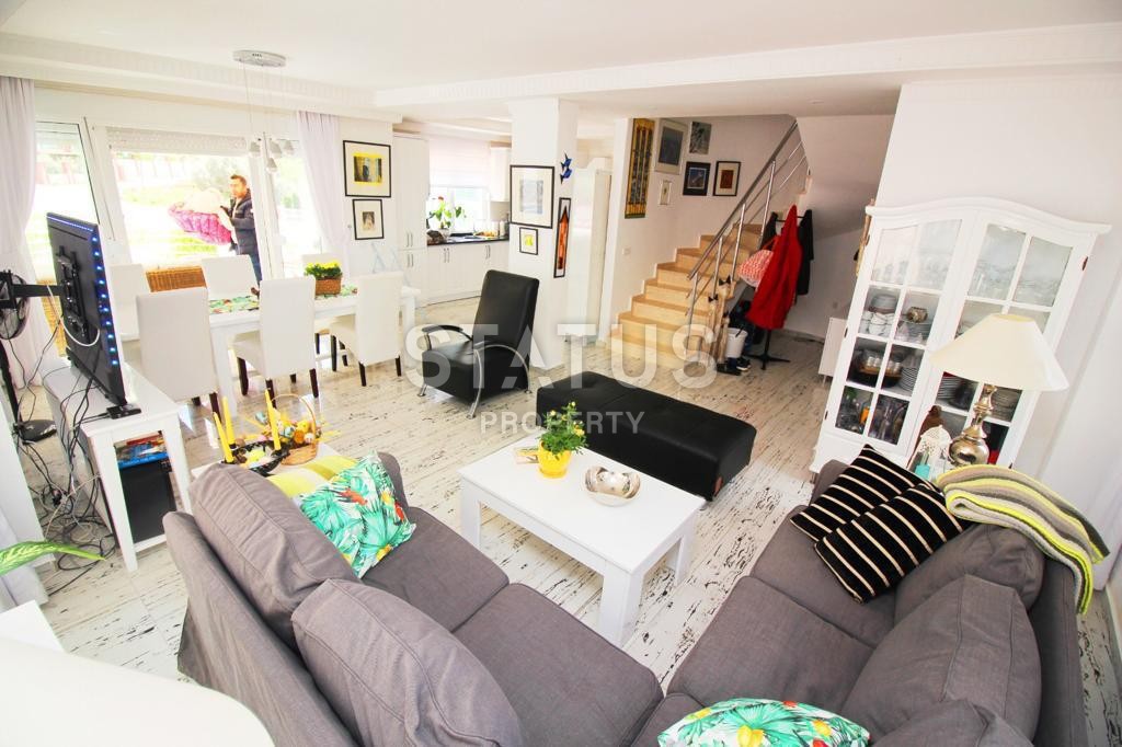 Spacious villa 2+1 in a complex with a swimming pool, Kargicak 140 m2 фото 3