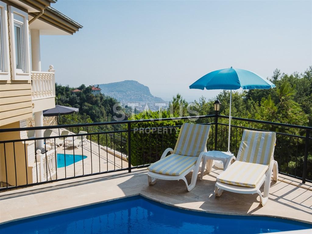 Потрясающая вилла с личным бассейном в центре Алании по отличной цене 200 кв.м. фото 5