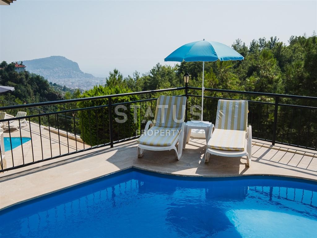 Потрясающая вилла с личным бассейном в центре Алании по отличной цене 200 кв.м. фото 6