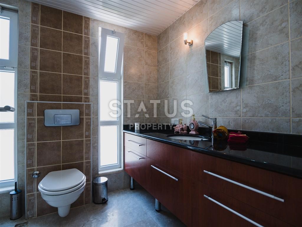 Потрясающая вилла с личным бассейном в центре Алании по отличной цене 200 кв.м. фото 12