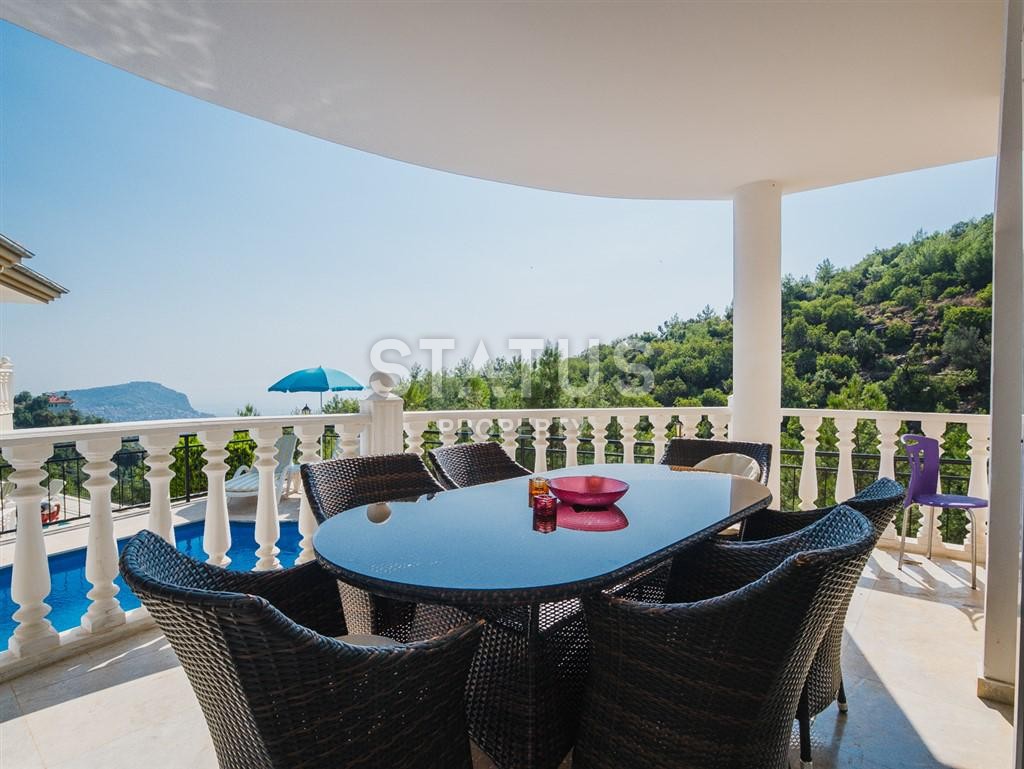 Потрясающая вилла с личным бассейном в центре Алании по отличной цене 200 кв.м. фото 25