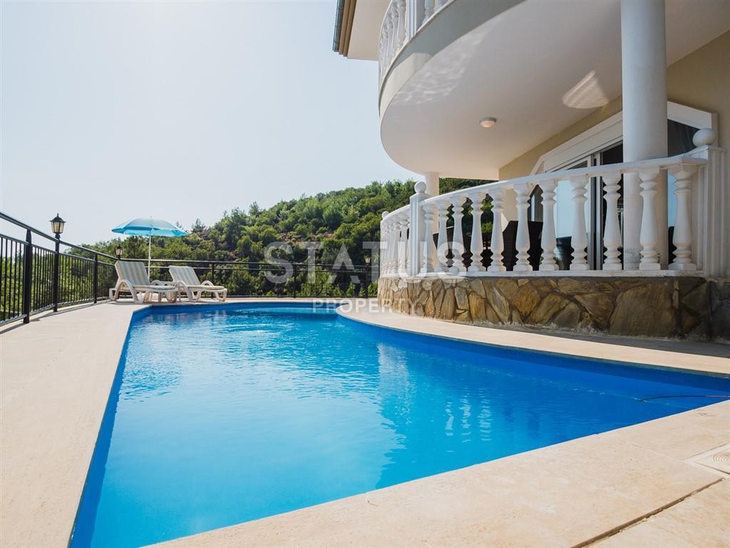 Потрясающая вилла с личным бассейном в центре Алании по отличной цене 200 кв.м. фото 29