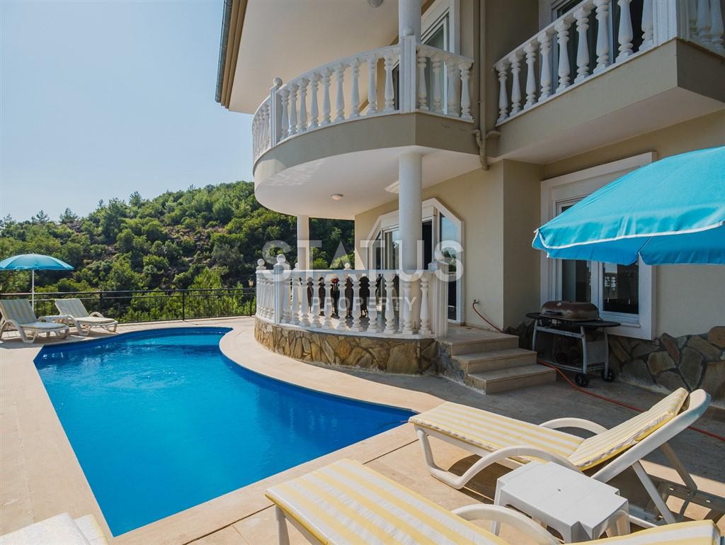 Потрясающая вилла с личным бассейном в центре Алании по отличной цене 200 кв.м. фото 35