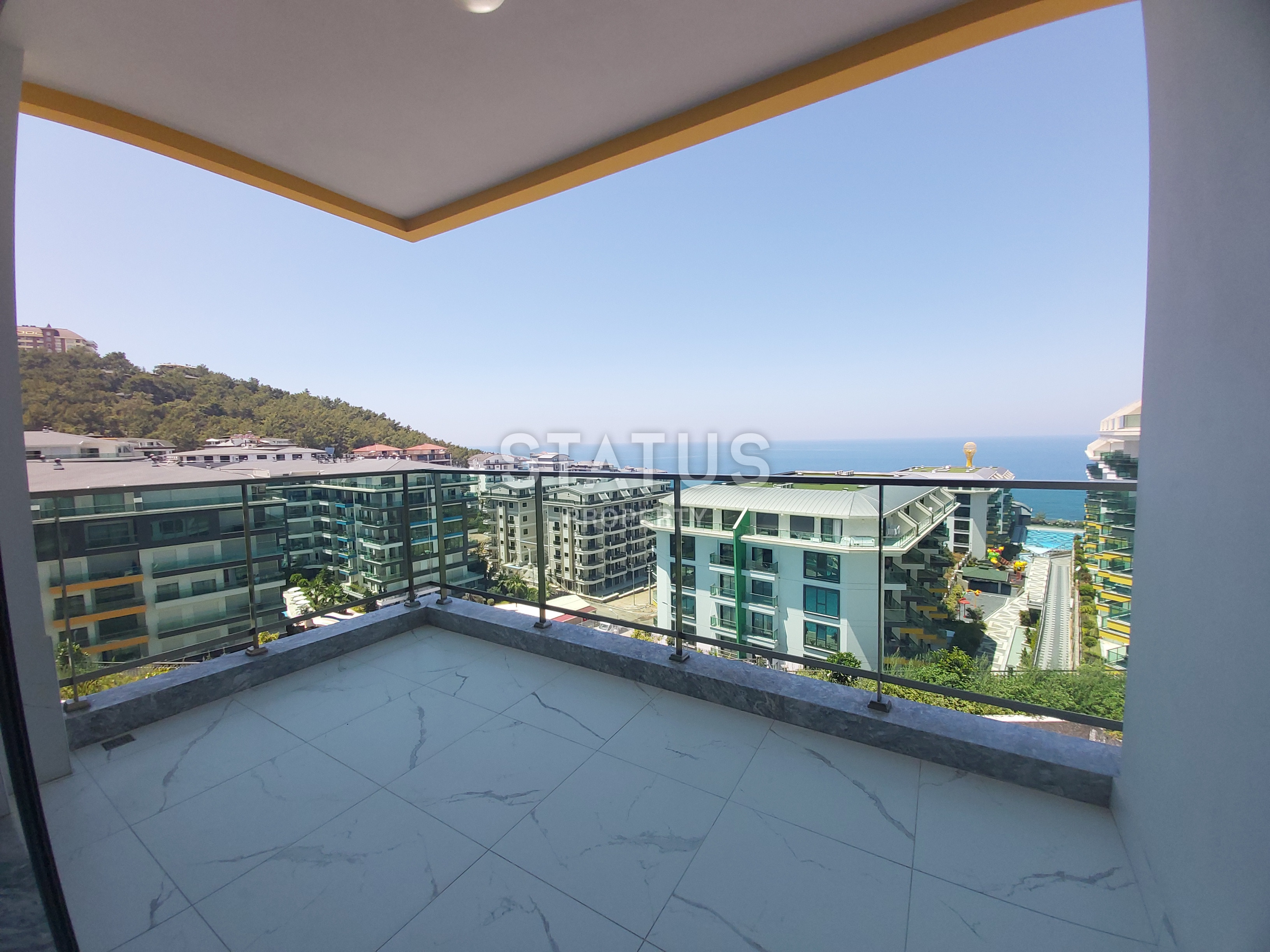 Spacious apartment overlooking the pore in premium residential complex in Kargicak. 70m2 фото 3