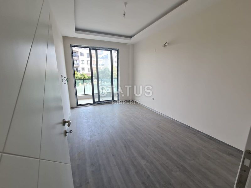 Spacious three-room apartment with separate kitchen, excellent investment. 115m2 фото 4