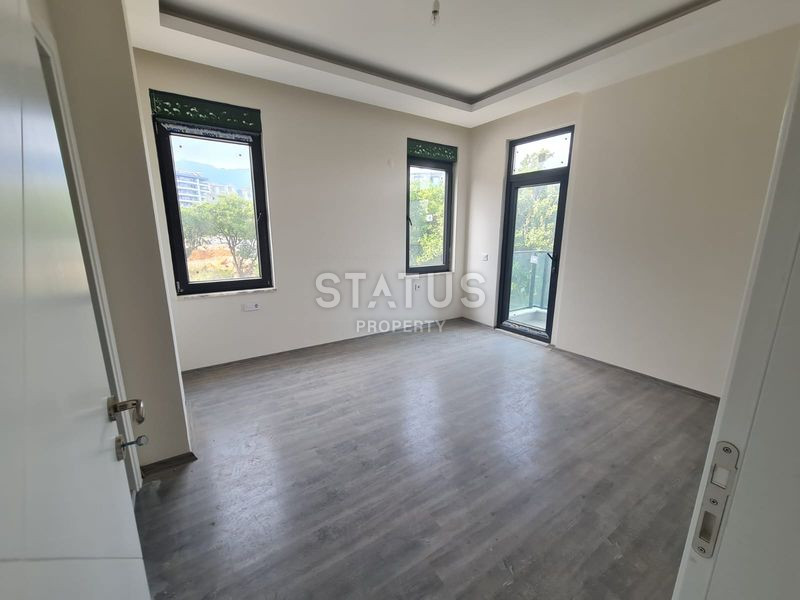 Spacious three-room apartment with separate kitchen, excellent investment. 115m2 фото 17