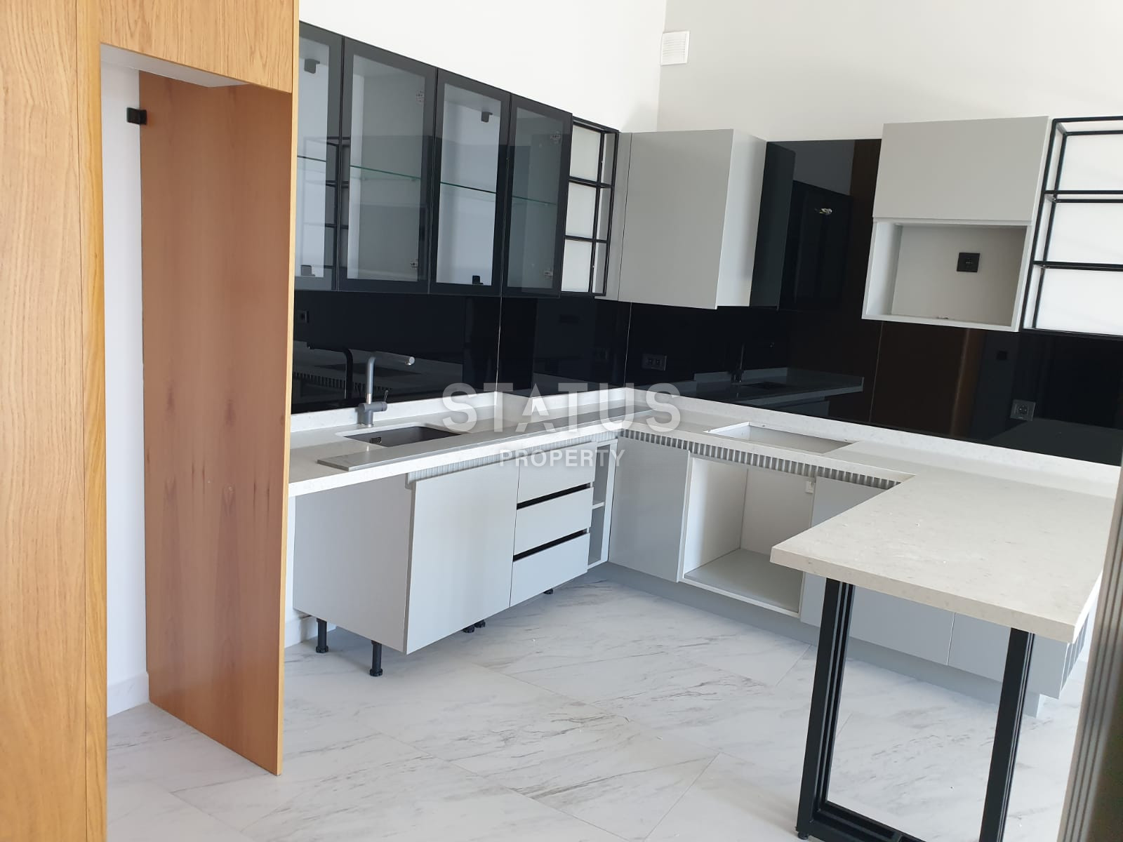 Spacious two-room apartment in a premium residential complex 50m from the sea in Kargicak.63m2 фото 5