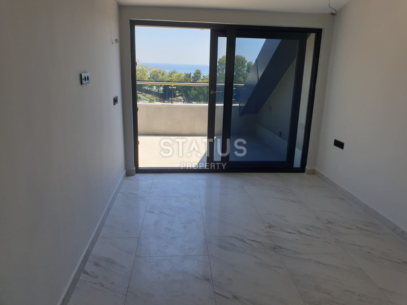 Spacious two-room apartment in a premium residential complex 50m from the sea in Kargicak.63m2 фото 17