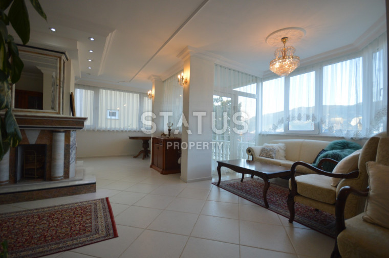 Пентхаус 4+1 в центральной части Аланьи с видом на горы. 340м2 фото 1