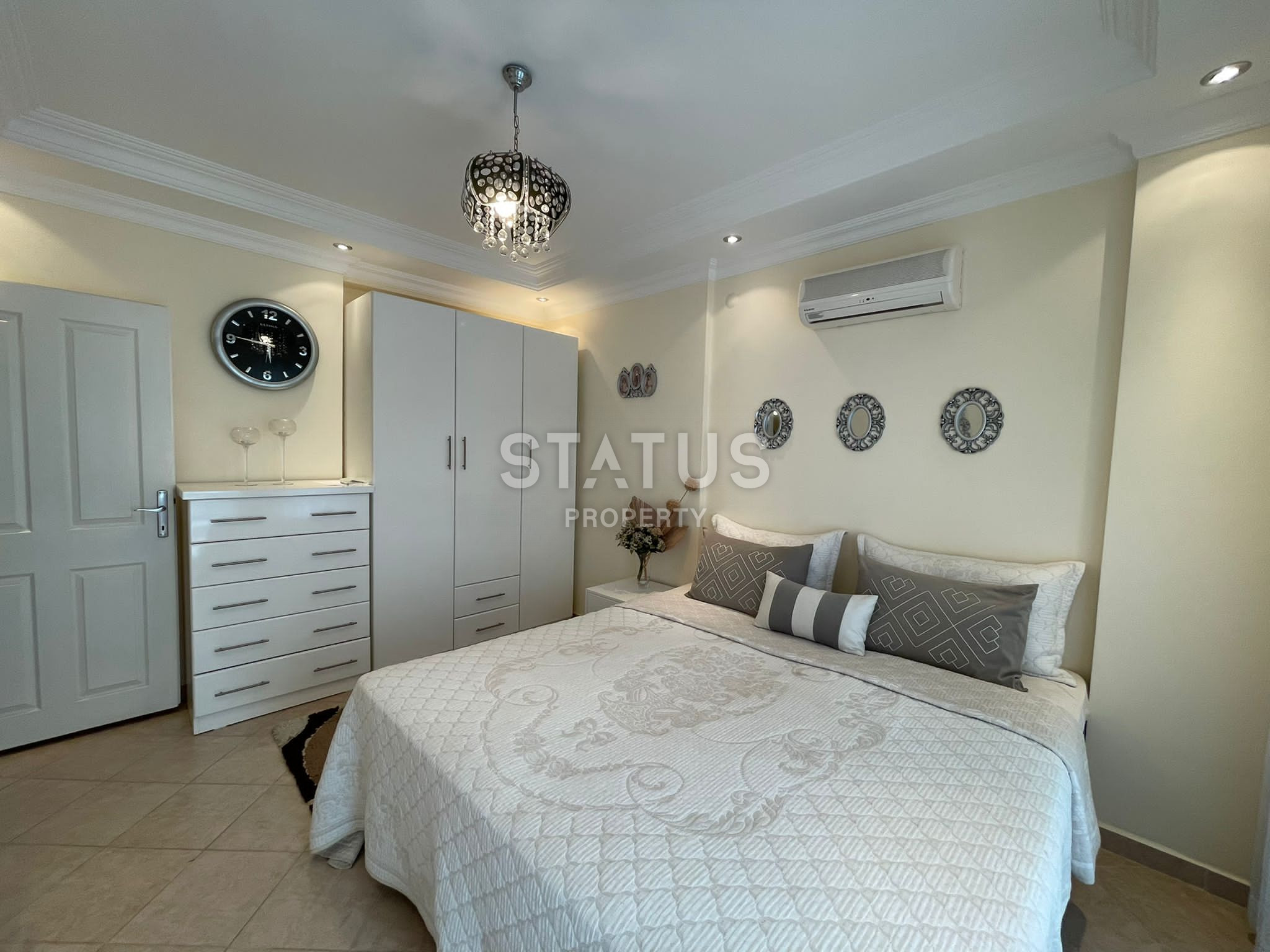 This apartment is a great option for living and renting out. фото 12