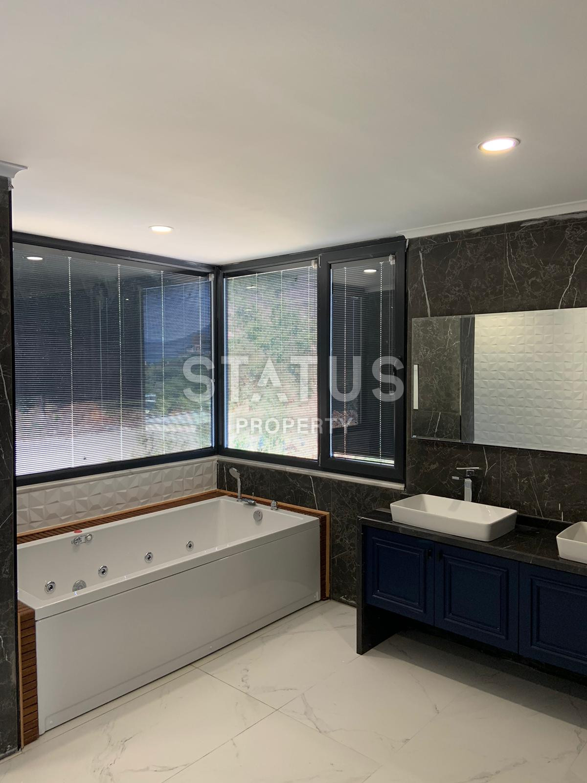 Five-room villa with sea and mountain views in Bektash district. фото 13