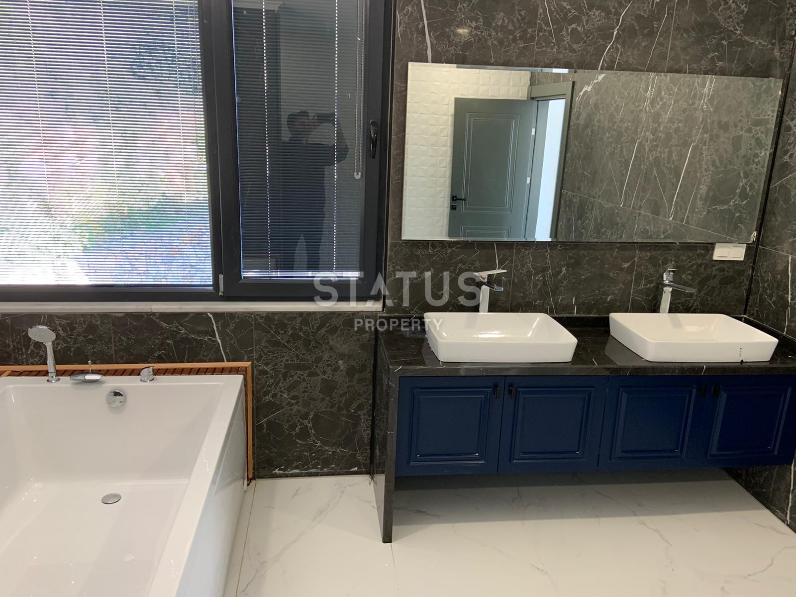 Five-room villa with sea and mountain views in Bektash district. фото 19