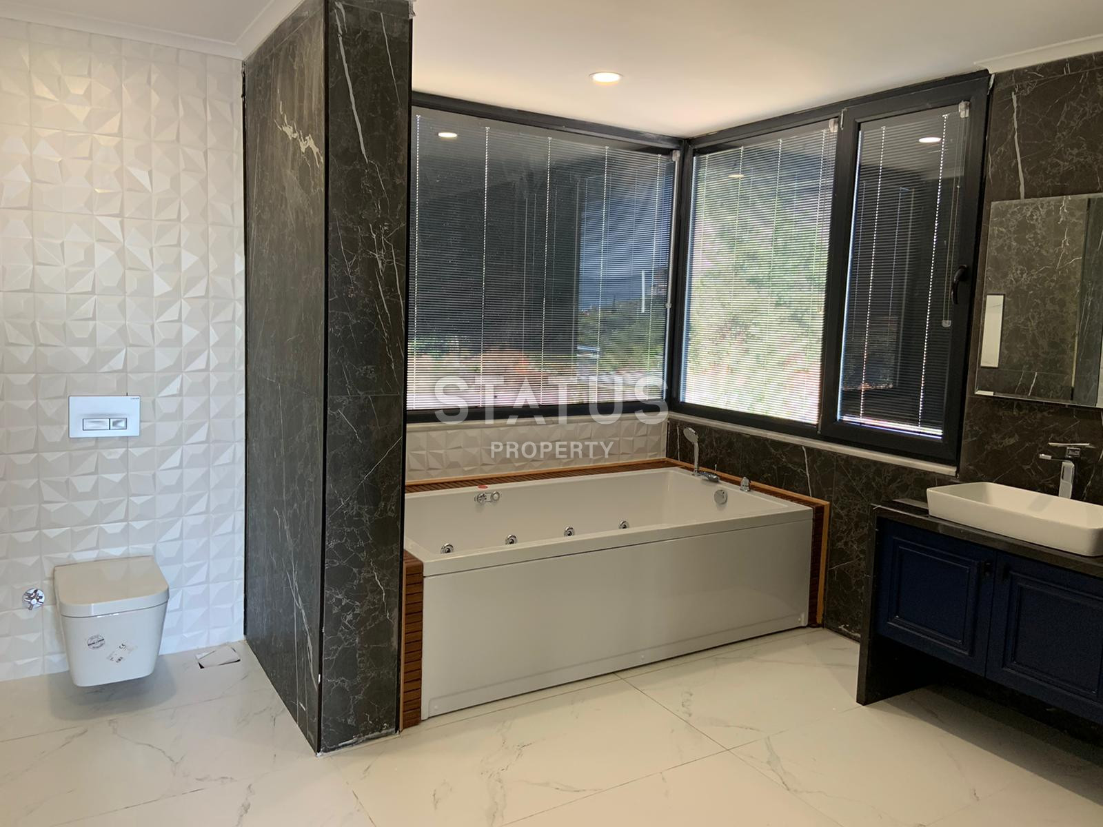 Five-room villa with sea and mountain views in Bektash district. фото 22