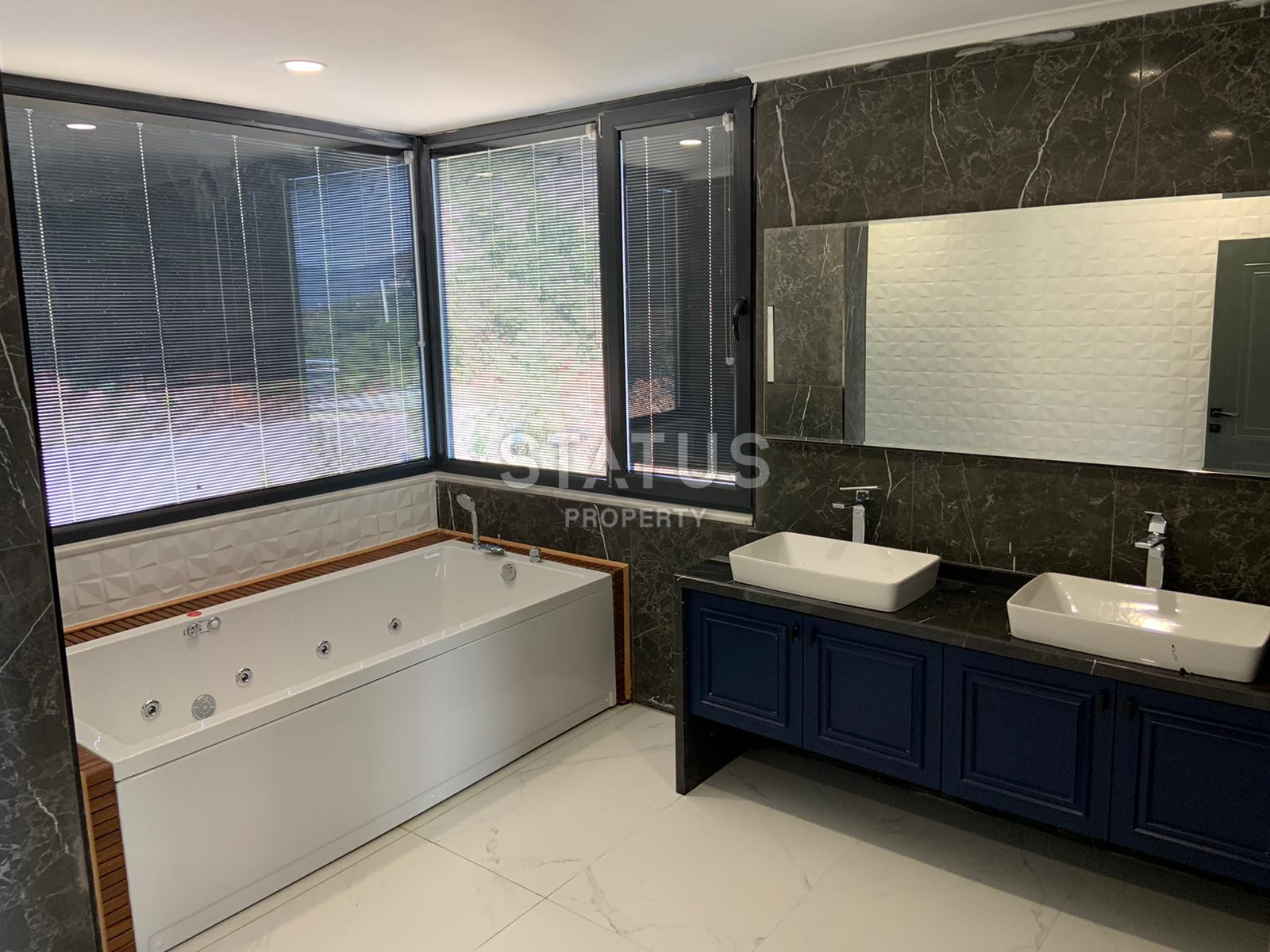 Five-room villa with sea and mountain views in Bektash district. фото 26