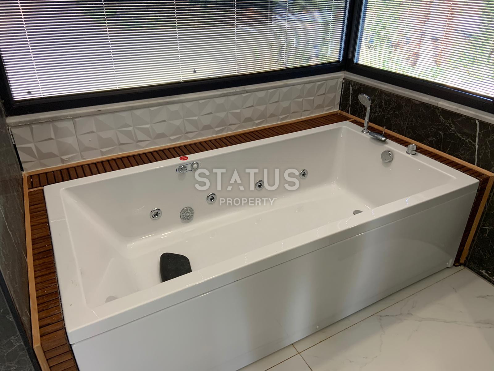 Five-room villa with sea and mountain views in Bektash district. фото 29