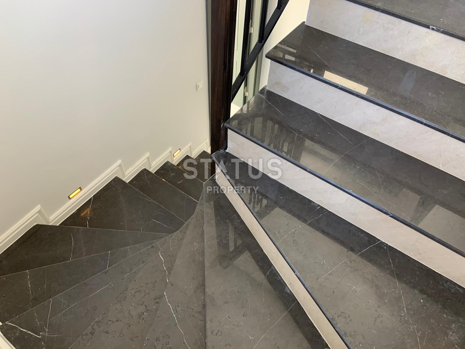 Five-room villa with sea and mountain views in Bektash district. фото 39