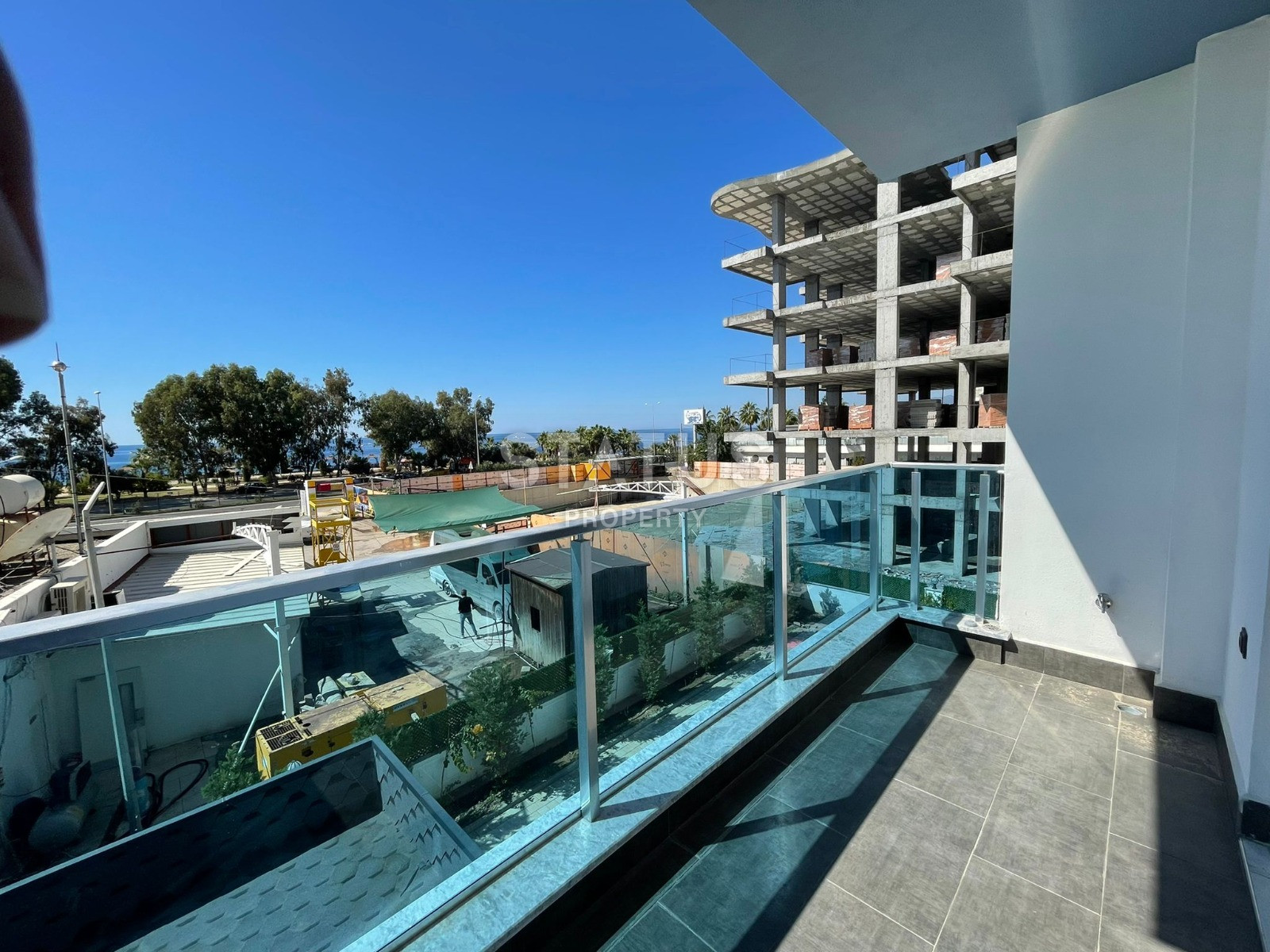 One-bedroom turnkey apartment in the first coastline in Kargicak. 55m2 фото 23