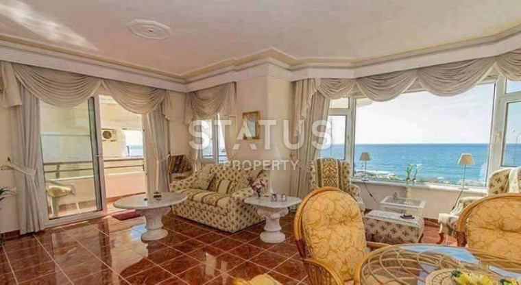 Трёхкомнатная меблированная квартира с прямым видом на море. 100м2 фото 1