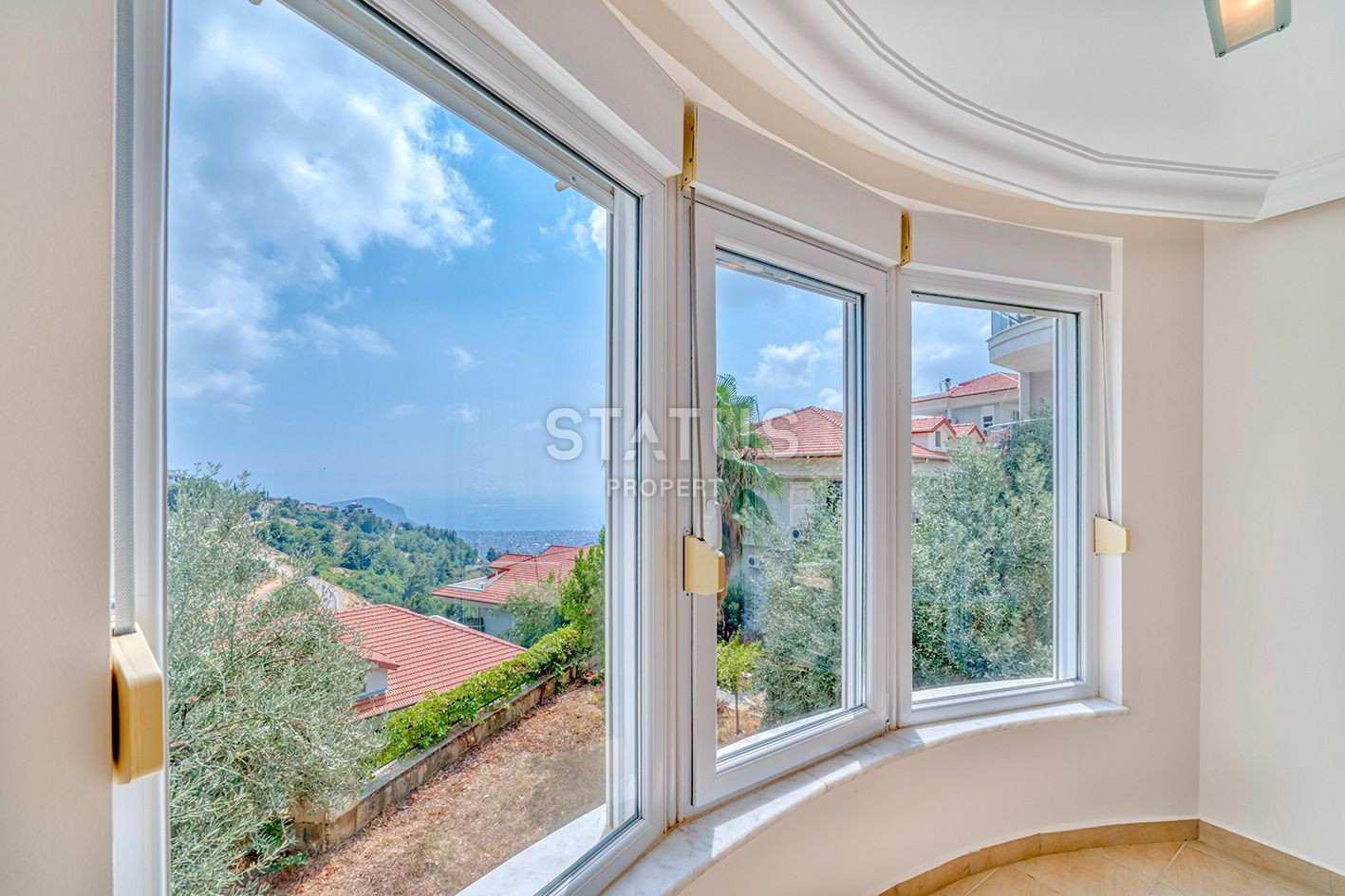 Апартаменты 2+1 с видом на море в районе Тепе, 210 м2 фото 3