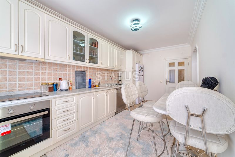 Просторная квартира 2+1 с дизайнерским ремонтом 50м от моря в Махмутларе, 125 м2. фото 8