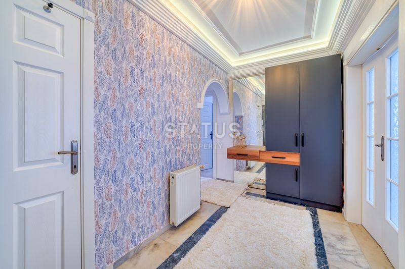 Просторная квартира 2+1 с дизайнерским ремонтом 50м от моря в Махмутларе, 125 м2. фото 13