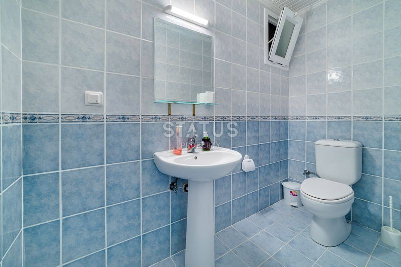 Просторная квартира 2+1 с дизайнерским ремонтом 50м от моря в Махмутларе, 125 м2. фото 20