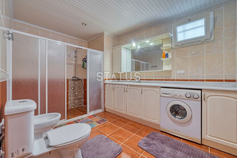 Просторная квартира 2+1 с дизайнерским ремонтом 50м от моря в Махмутларе, 125 м2. фото 23