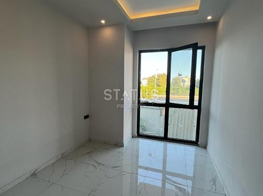 Three-room new apartment with a garden with a good location and price in OBA. 90m2 фото 3