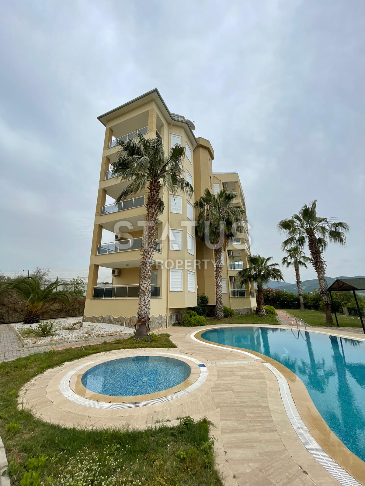 Трёхкомнатная меблированная квартира в 800м от моря в Демирташе. 160м2 фото 1