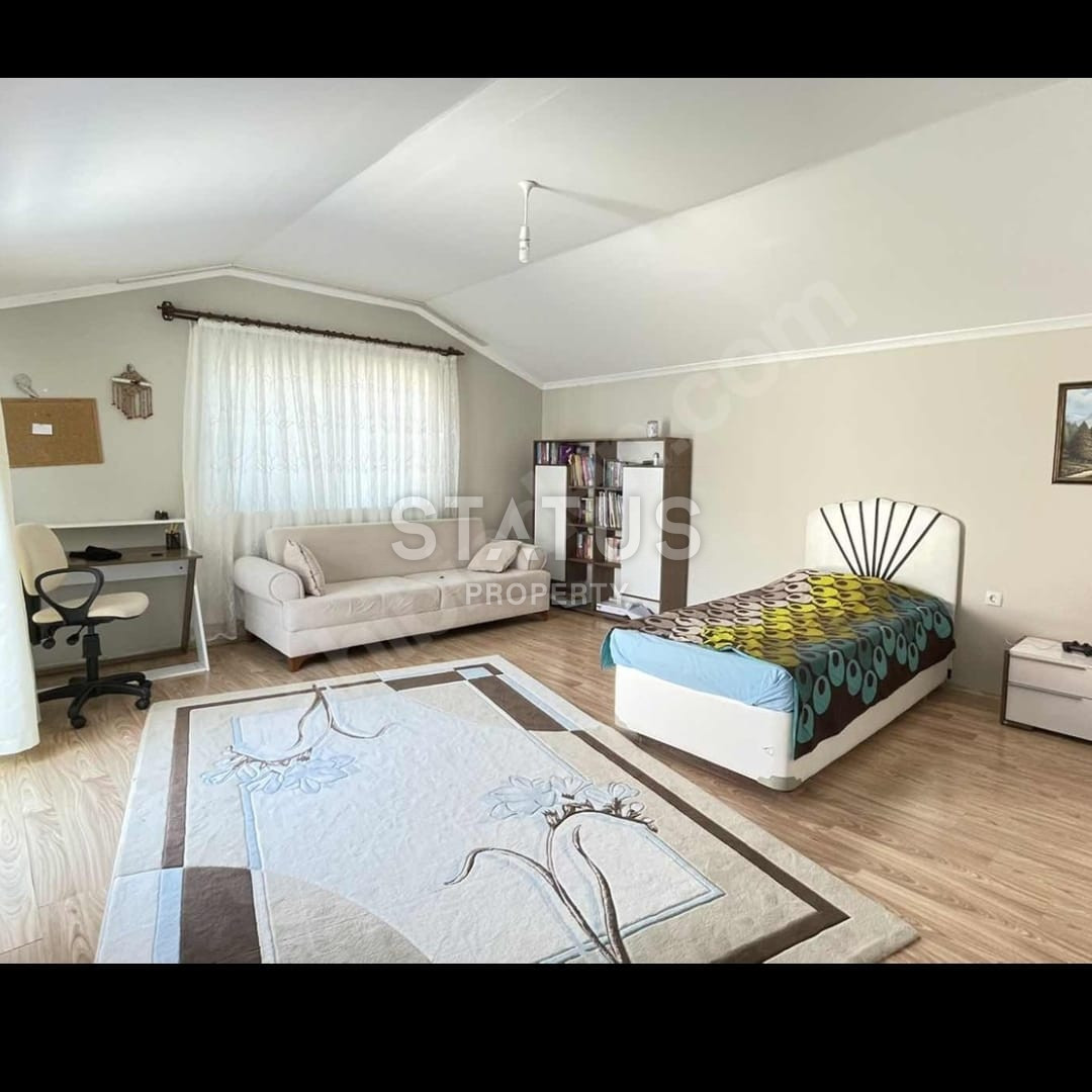 Трёхкомнатная меблированная квартира в 150м от моря в нижней ОБЕ. 80м2 фото 3