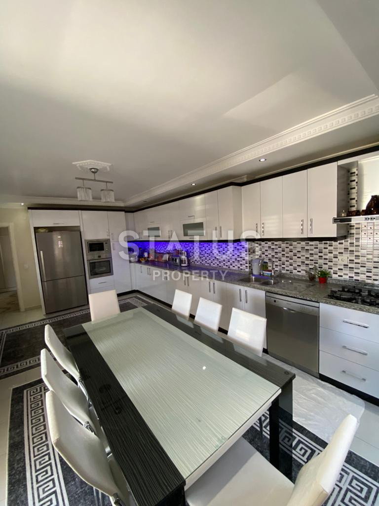 Просторная 5ти комнатная квартира с отдельной кухней в Джикджилли. 240м2 фото 15