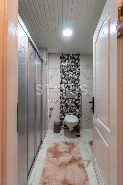 Трёхкомнатная меблированная квартира в 150м от моря в Тосмуре. 110м2 фото 18