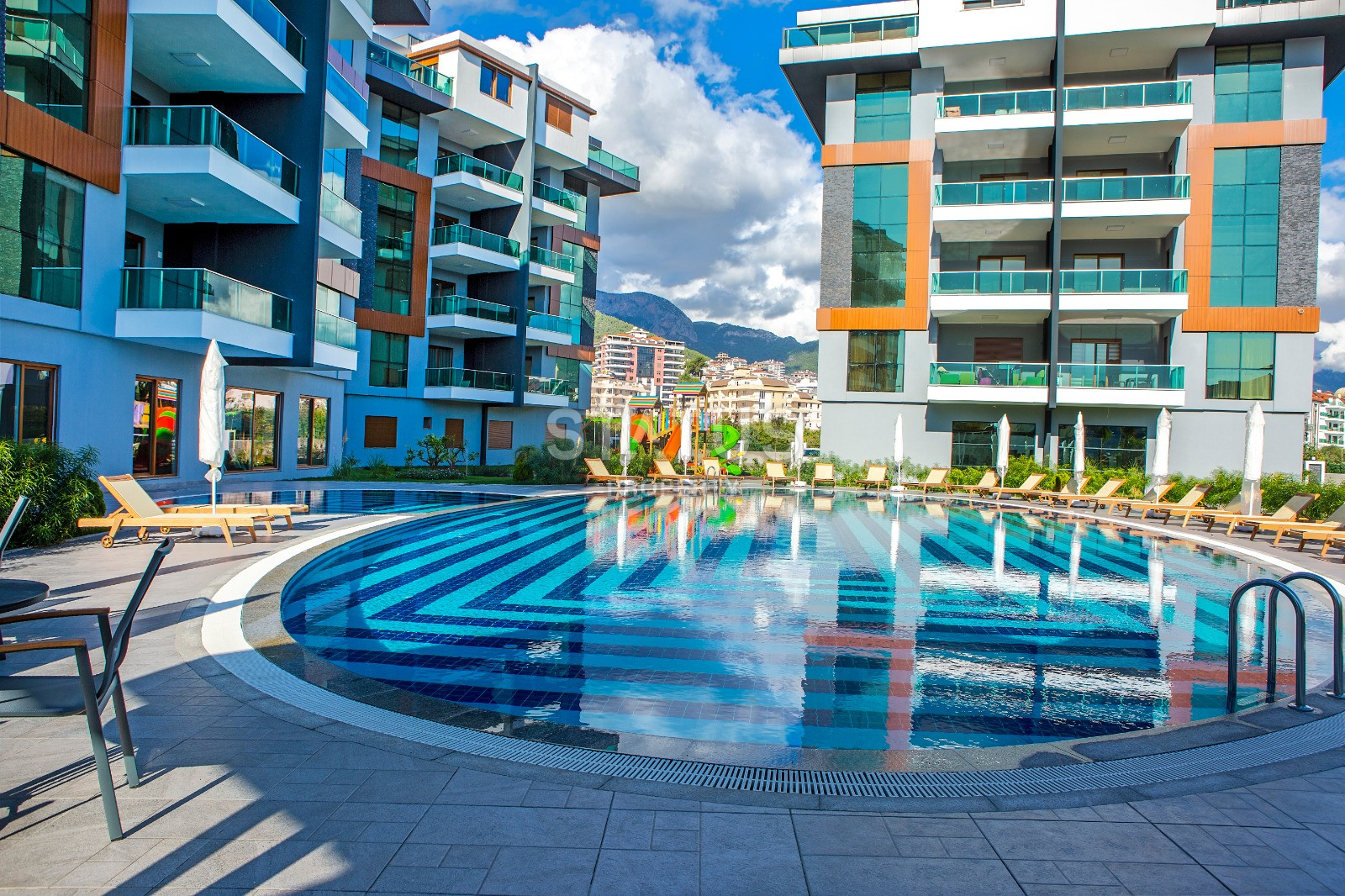 Апартаменты 3+1 в ЖК премиум класса в районе Оба. 180м2 фото 1
