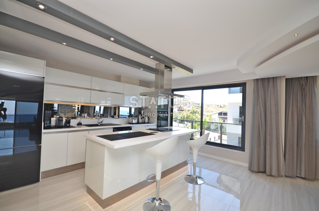 Шикарный пентхаус с видом на море в районе Каргыджак. 217м2. фото 12