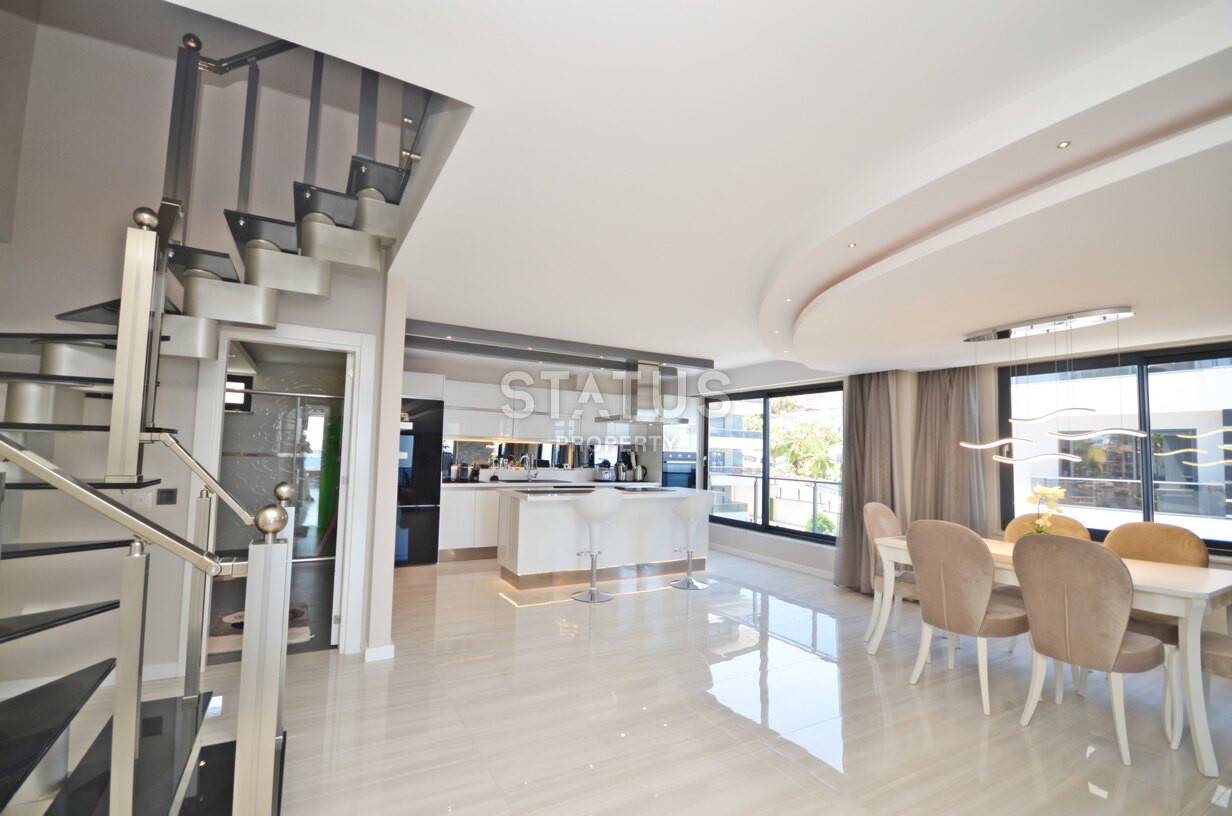 Шикарный пентхаус с видом на море в районе Каргыджак. 217м2. фото 14