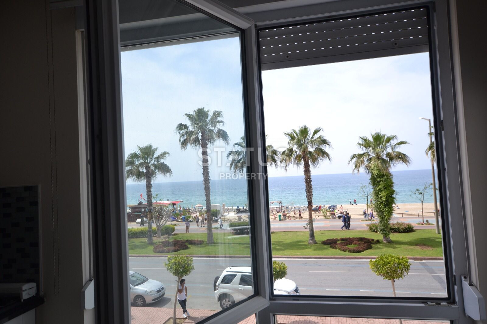 Четырёхкомнатная меблированная квартира в первой береговой линии на пляже Клеопатра, 125м2 фото 3