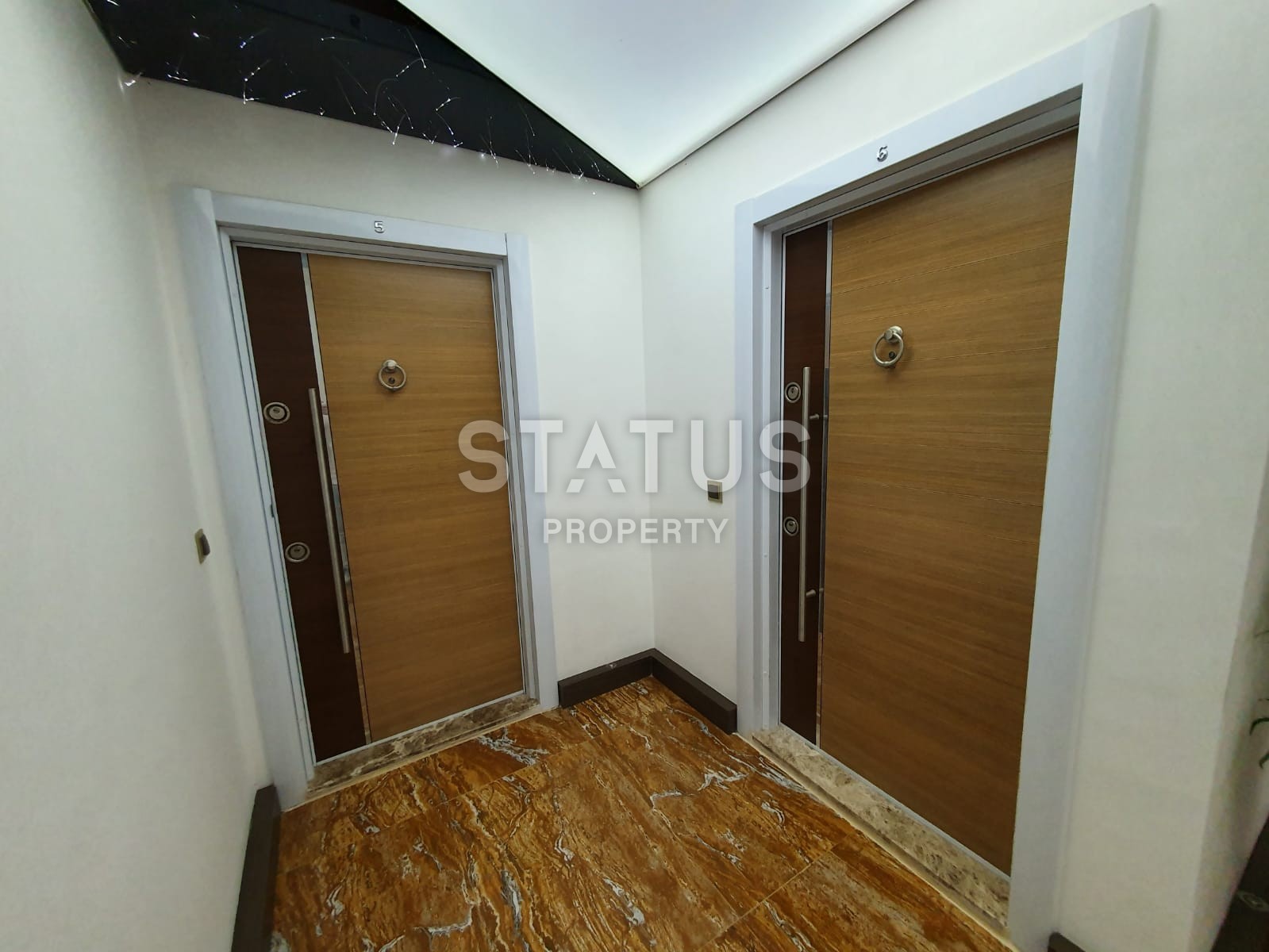 Меблированная просторная двухкомнатная квартира в комплексе с бассейном в Махмутларе, 75 м2. фото 12