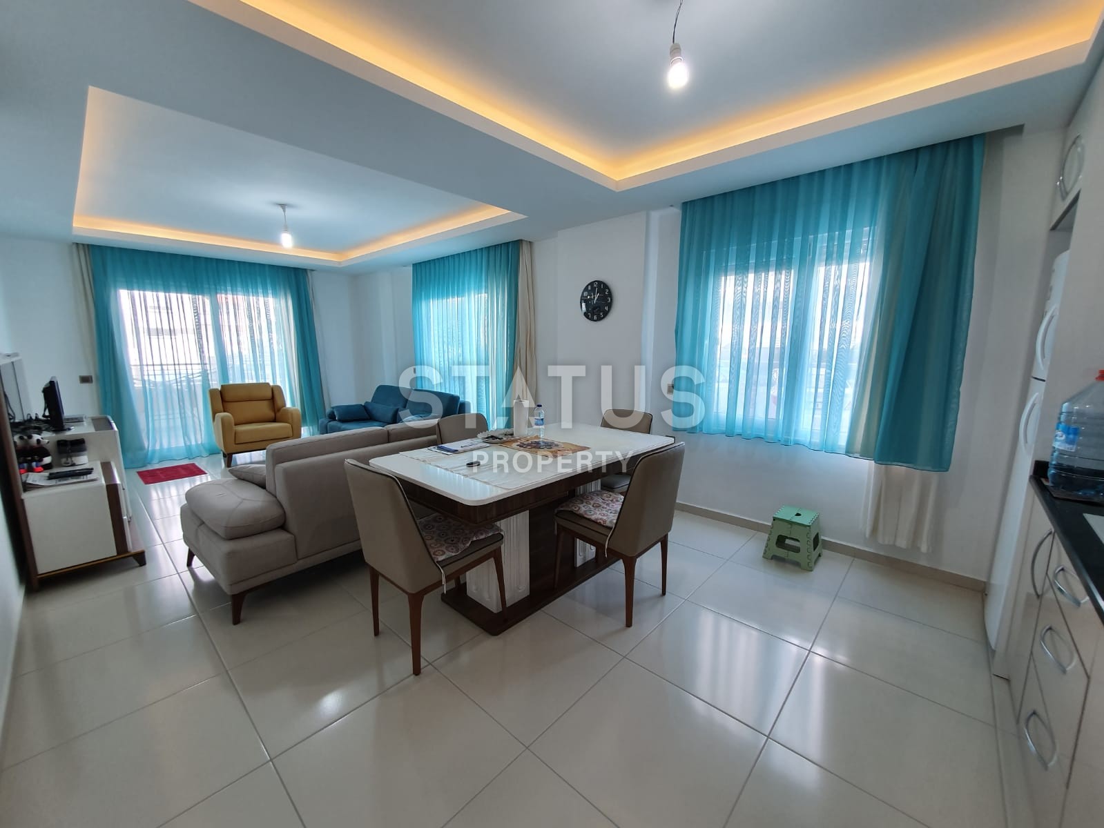 Меблированная просторная двухкомнатная квартира в комплексе с бассейном в Махмутларе, 75 м2. фото 7