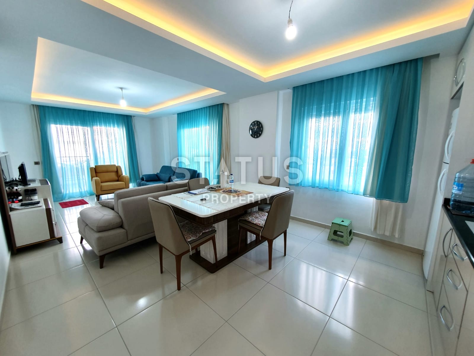 Меблированная просторная двухкомнатная квартира в комплексе с бассейном в Махмутларе, 75 м2. фото 6