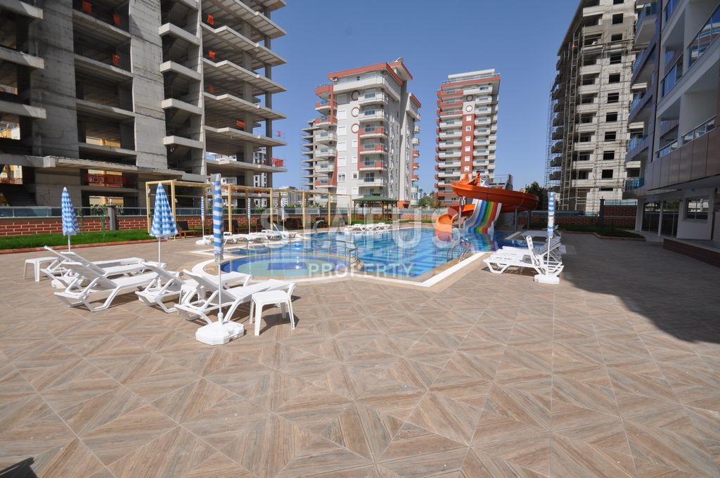 Меблированная просторная двухкомнатная квартира в комплексе с бассейном в Махмутларе, 75 м2. фото 25