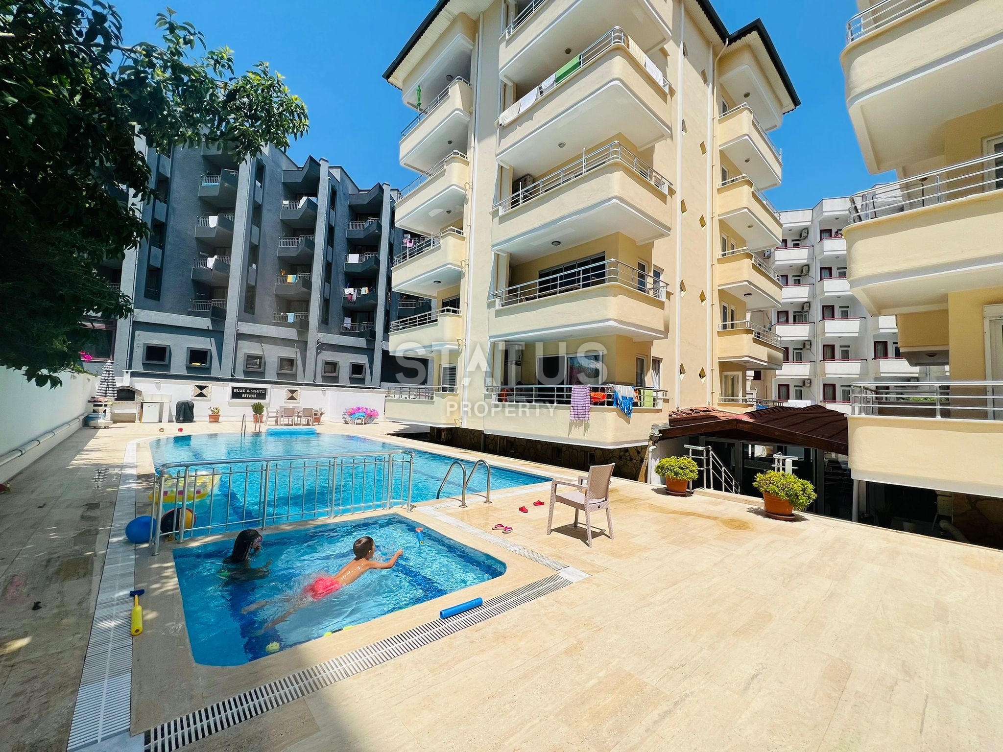 Spacious apartments 1+1 with new furniture and appliances 50m from the sea in OBA. 70m2 фото 3