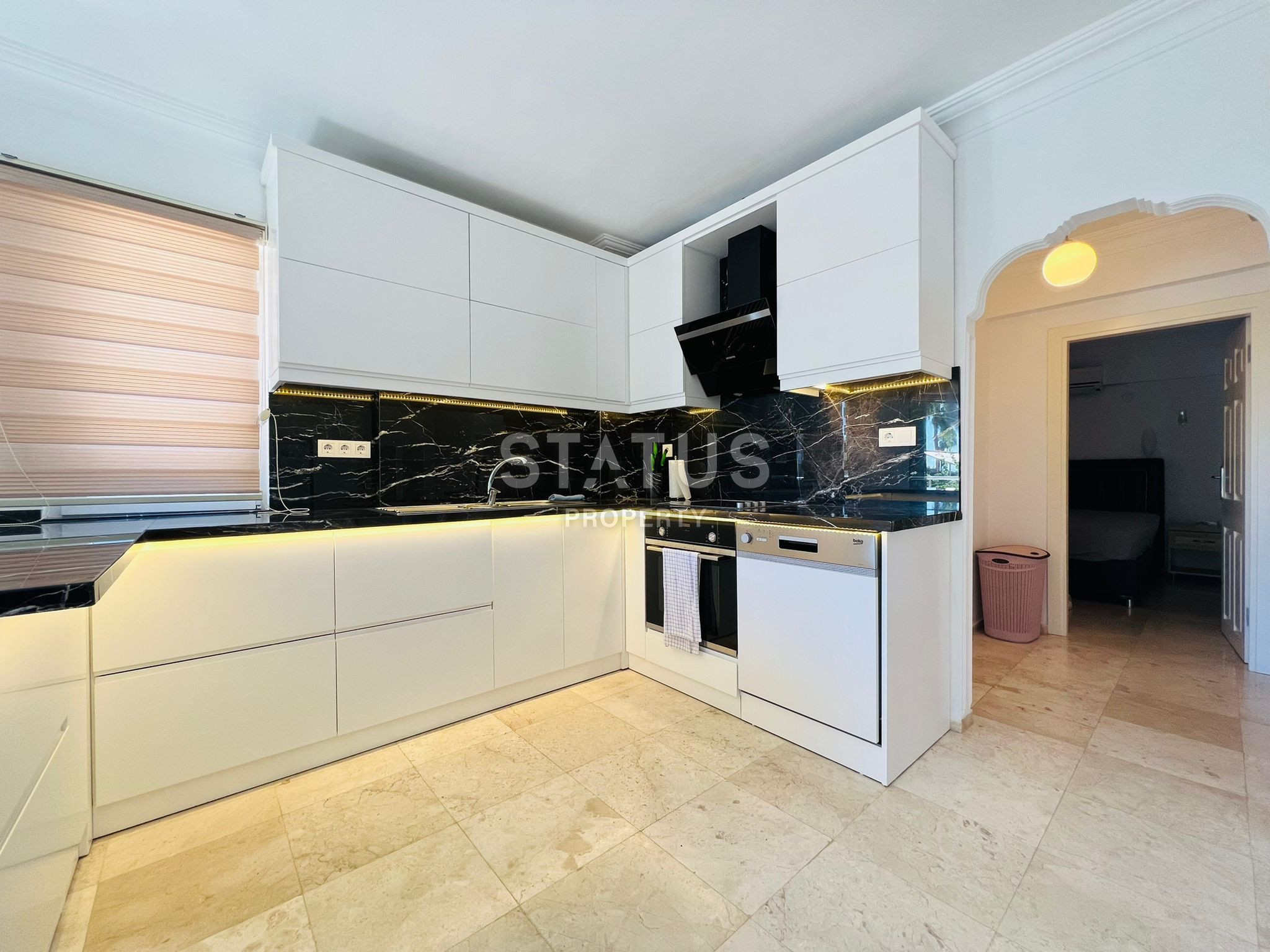 Spacious apartments 1+1 with new furniture and appliances 50m from the sea in OBA. 70m2 фото 10