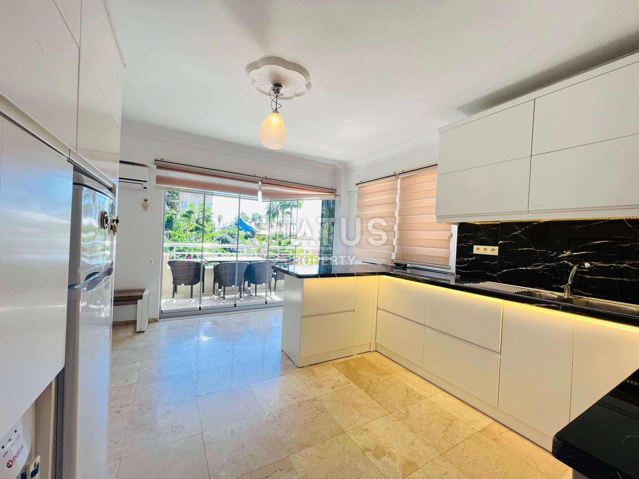 Spacious apartments 1+1 with new furniture and appliances 50m from the sea in OBA. 70m2 фото 11