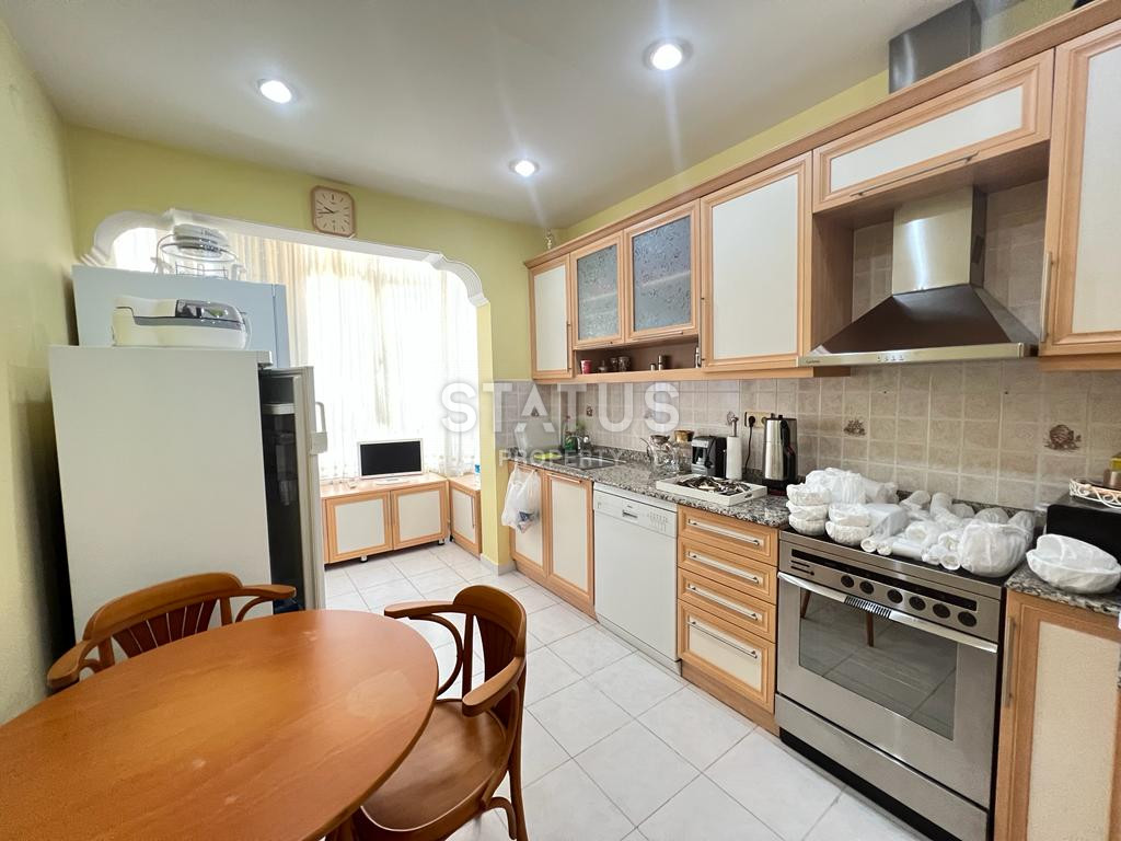 Four-room apartment 50m from the beach in the center of Alanya. 160m2 фото 4